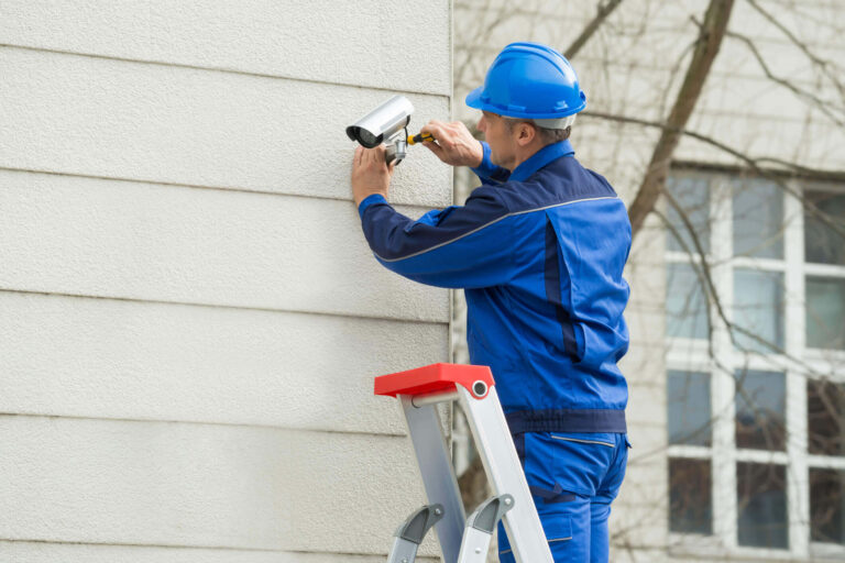 CCTV Pros MaleTechnician cctv installation 768x512